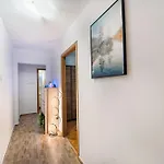 Appartamento 3bd - Free Private Parking - By Open House *