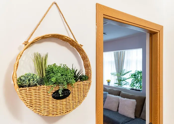 3bd - Free Private Parking - By Open House