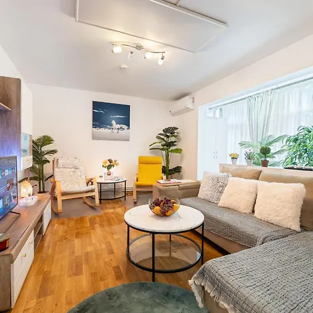 3bd - Free Private Parking - By Open House Apartment *