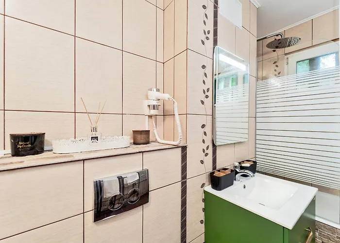 3bd - Free Private Parking - By Open House Apartment