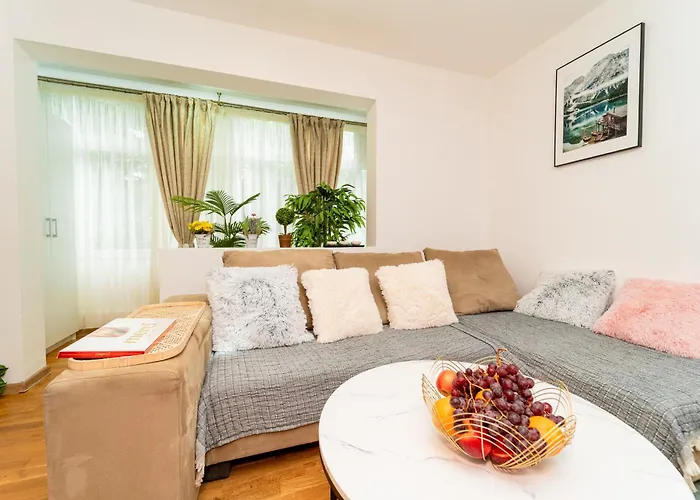 Apartment 3bd - Free Private Parking - By Open House *