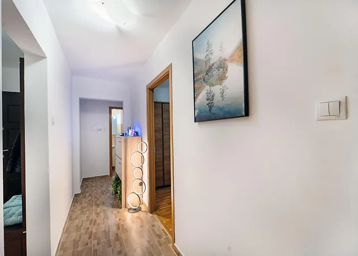 Apartment 3bd - Free Private Parking - By Open House *