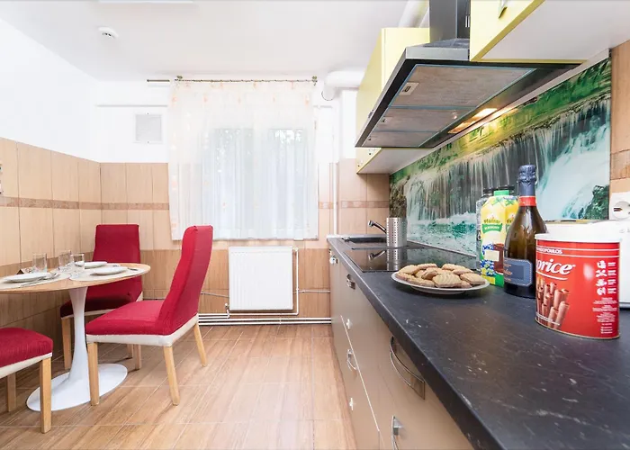 3bd - Free Private Parking - By Open House