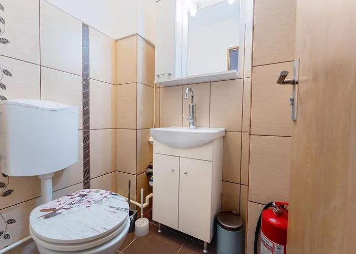 3bd - Free Private Parking - By Open House